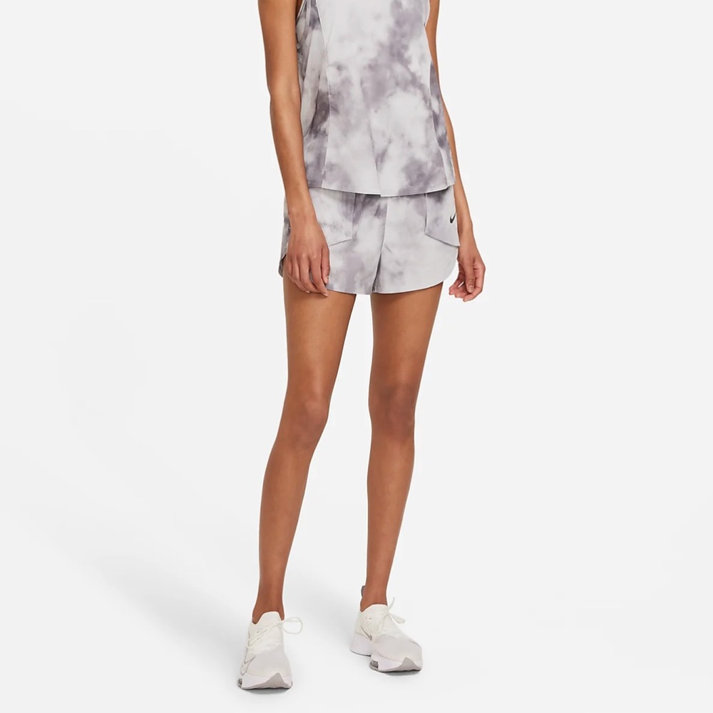 Nike Icon Clash City Sleek
Women's Running shorts Size S
